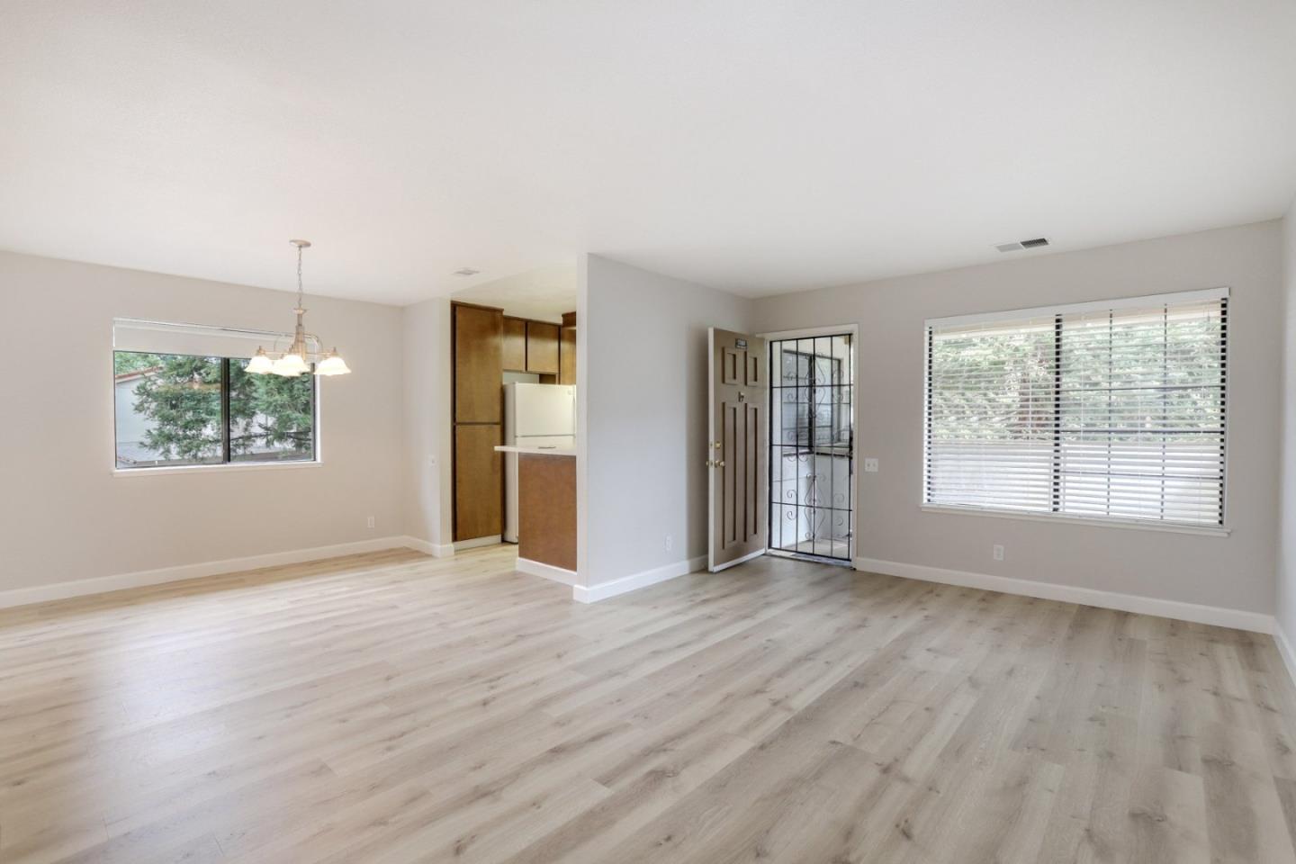 Detail Gallery Image 7 of 41 For 5368 Colony Park Cir, San Jose,  CA 95123 - 2 Beds | 1 Baths