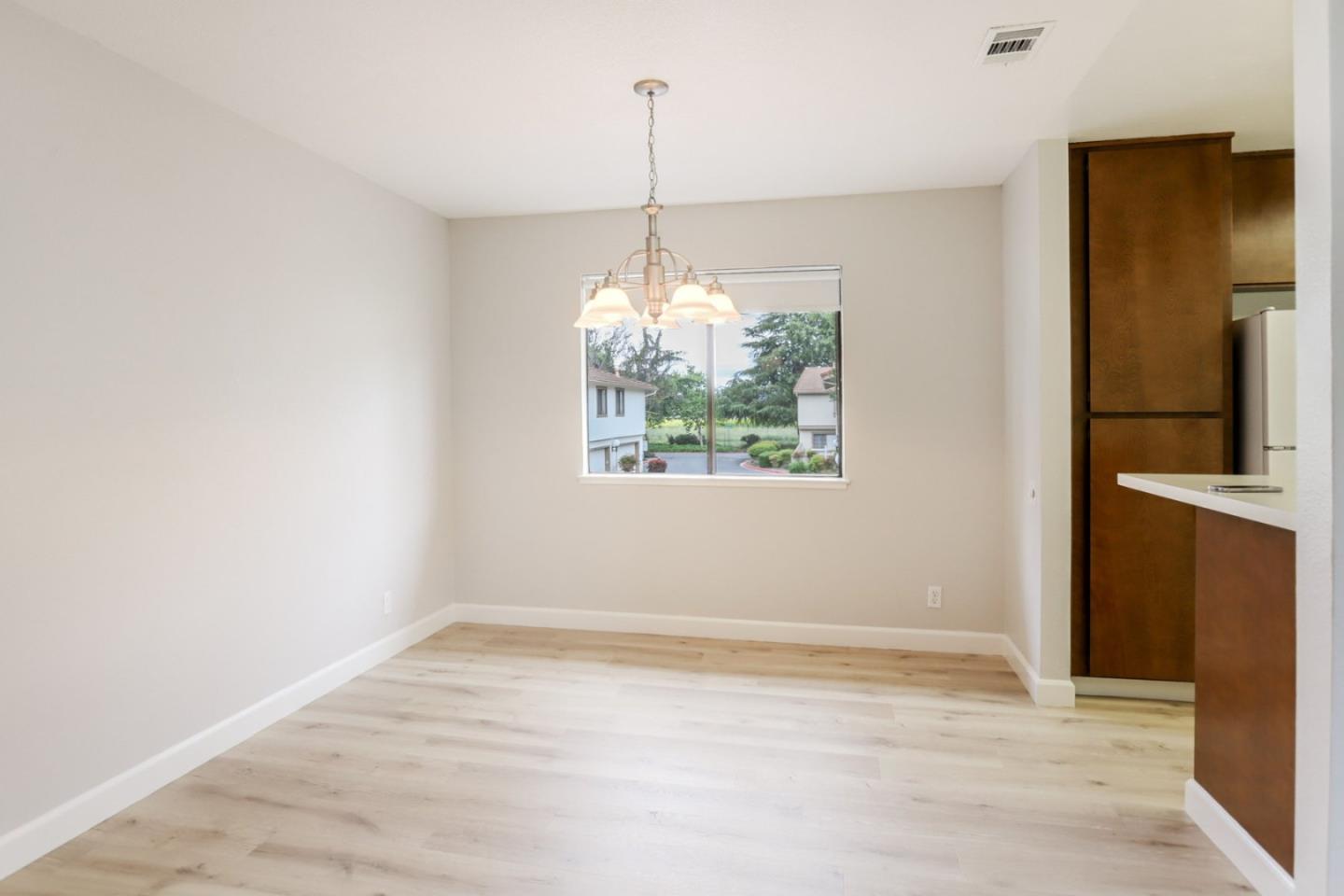 Detail Gallery Image 8 of 41 For 5368 Colony Park Cir, San Jose,  CA 95123 - 2 Beds | 1 Baths