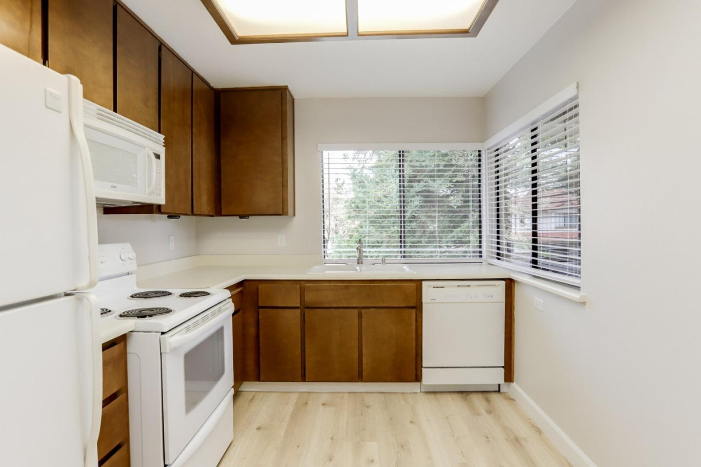 Detail Gallery Image 9 of 41 For 5368 Colony Park Cir, San Jose,  CA 95123 - 2 Beds | 1 Baths