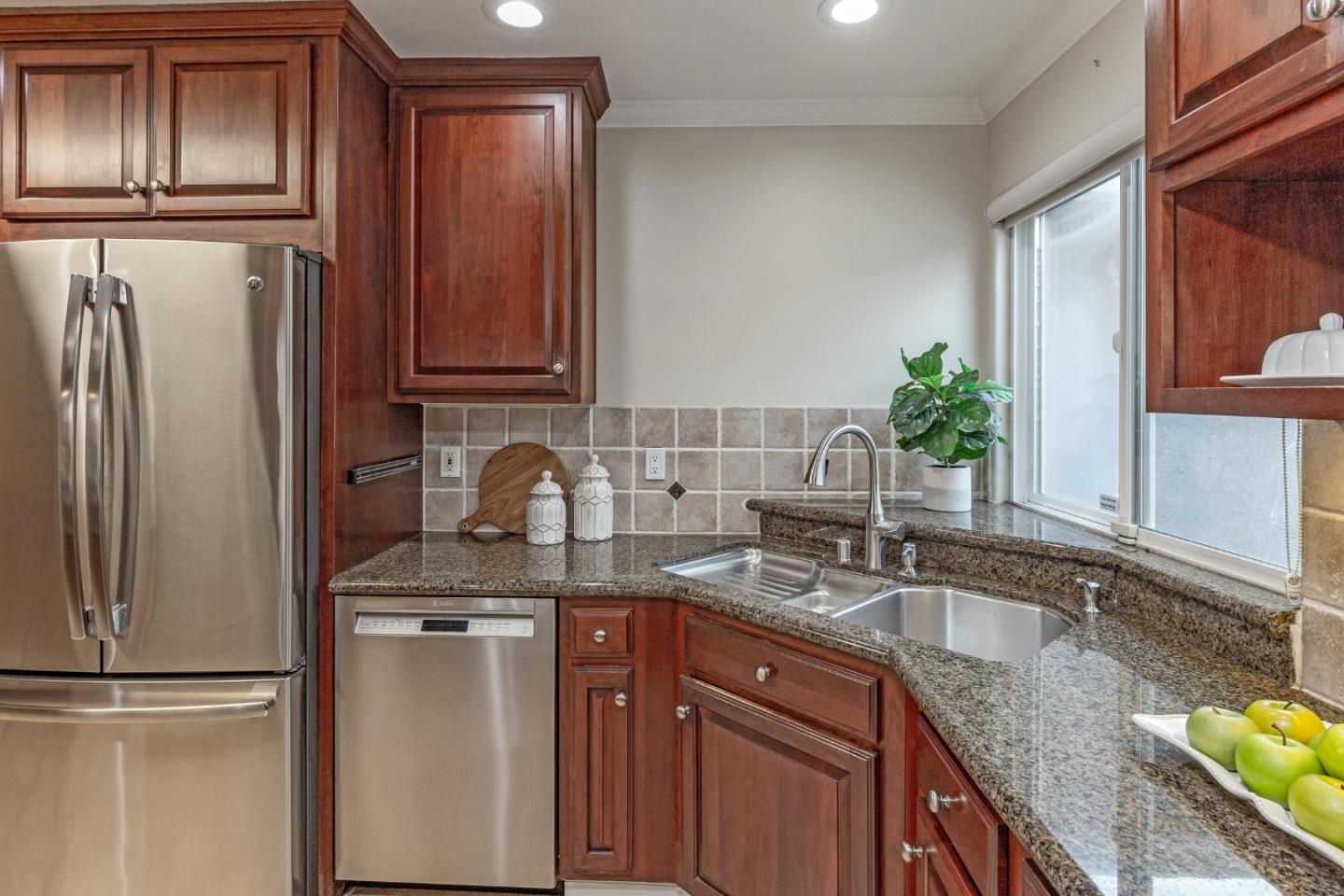 Detail Gallery Image 10 of 45 For 10424 Dempster Ave, Cupertino,  CA 95014 - 5 Beds | 3/1 Baths