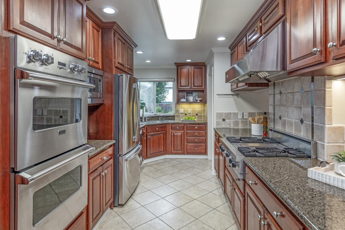Detail Gallery Image 9 of 45 For 10424 Dempster Ave, Cupertino,  CA 95014 - 5 Beds | 3/1 Baths