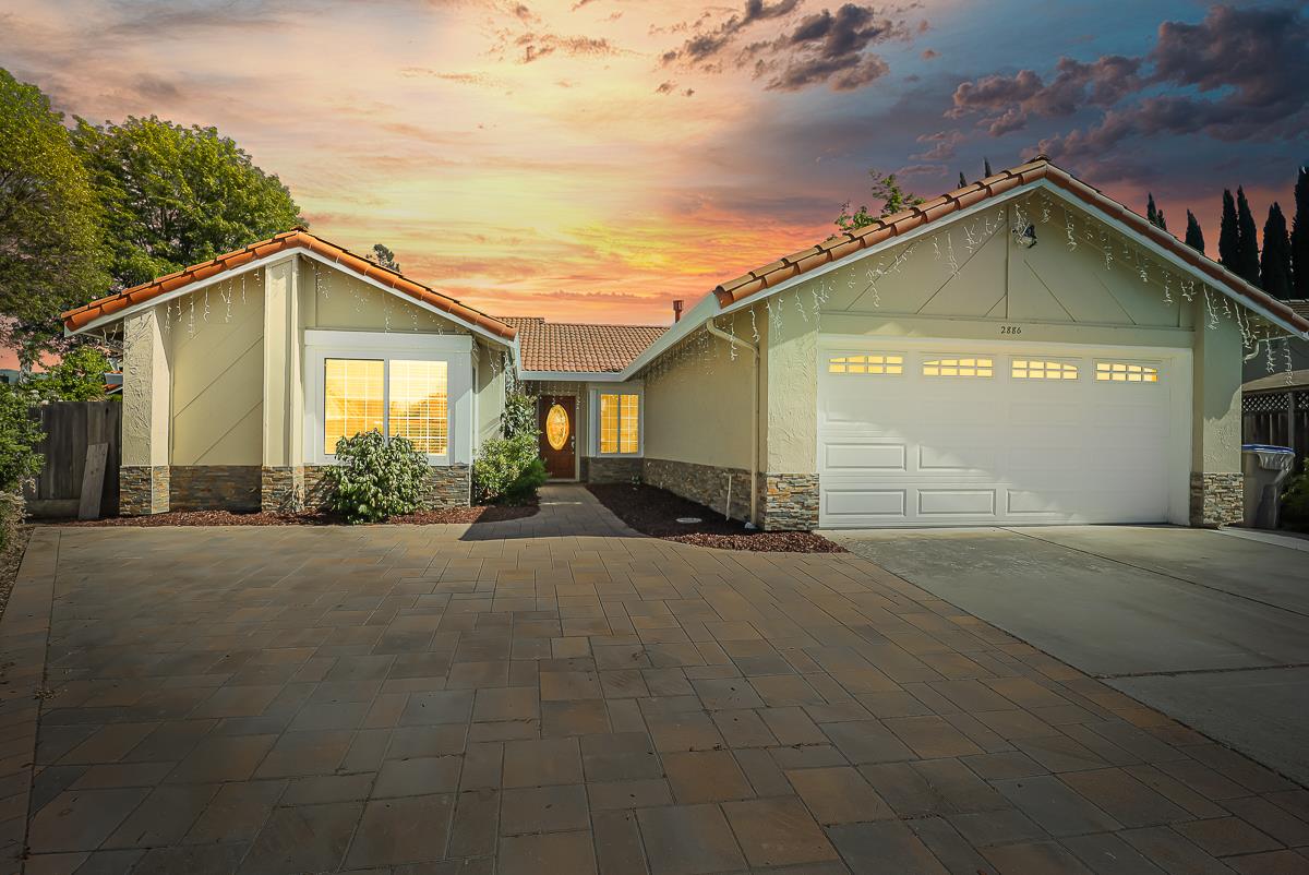 Detail Gallery Image 3 of 80 For 2886 Urzi Ct, San Jose,  CA 95135 - 4 Beds | 2/1 Baths