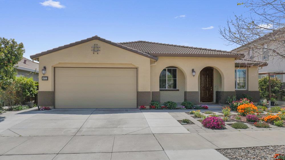 Detail Gallery Image 2 of 42 For 872 Geronimo St, Gilroy,  CA 95020 - 4 Beds | 2 Baths