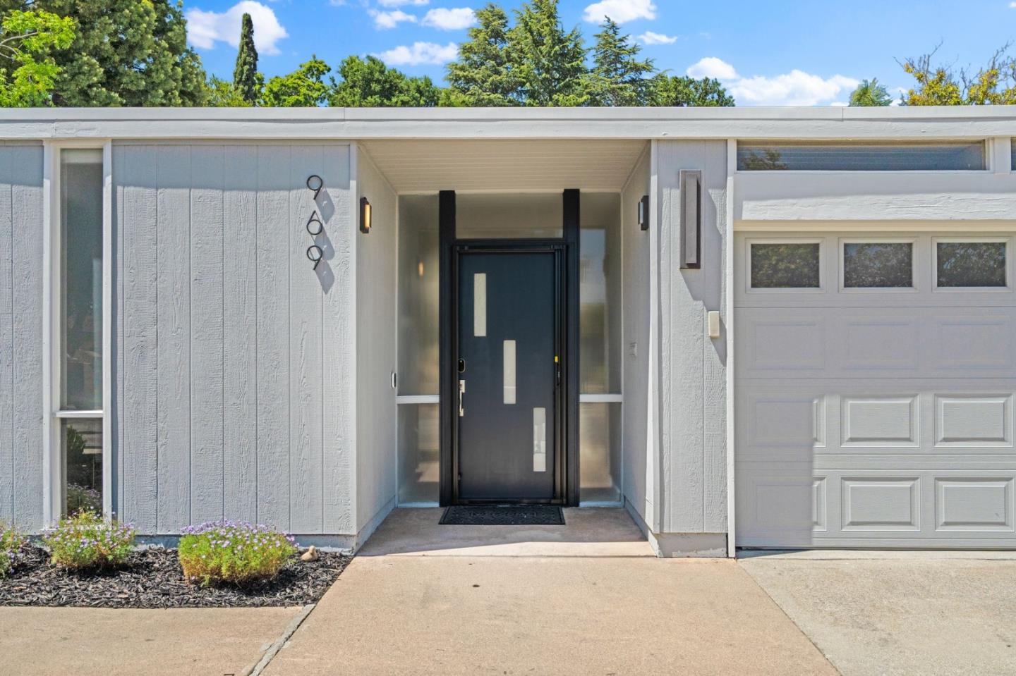 Detail Gallery Image 2 of 68 For 969 Eichler Dr, Mountain View,  CA 94040 - 3 Beds | 2/1 Baths
