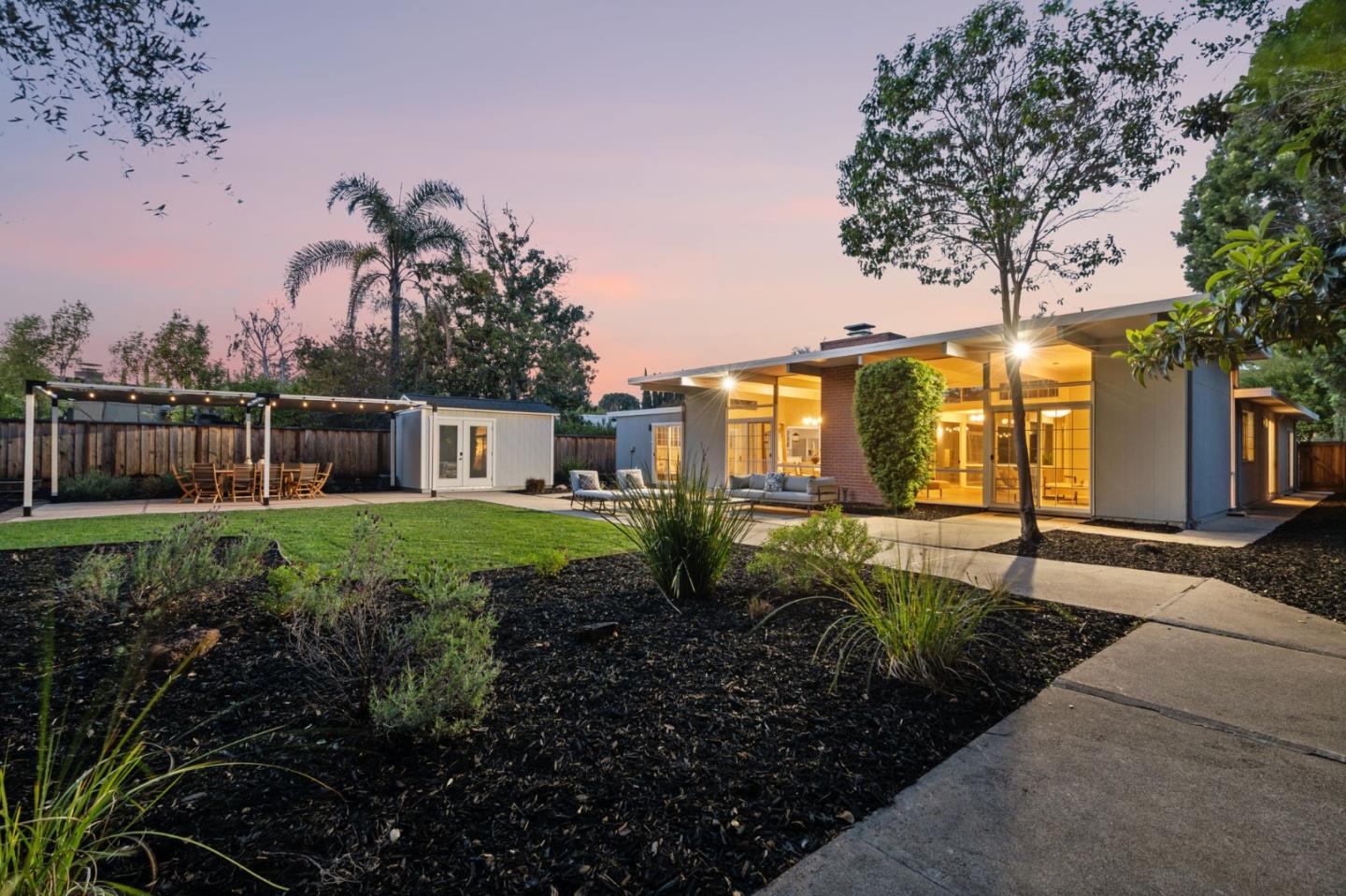 Detail Gallery Image 61 of 68 For 969 Eichler Dr, Mountain View,  CA 94040 - 3 Beds | 2/1 Baths