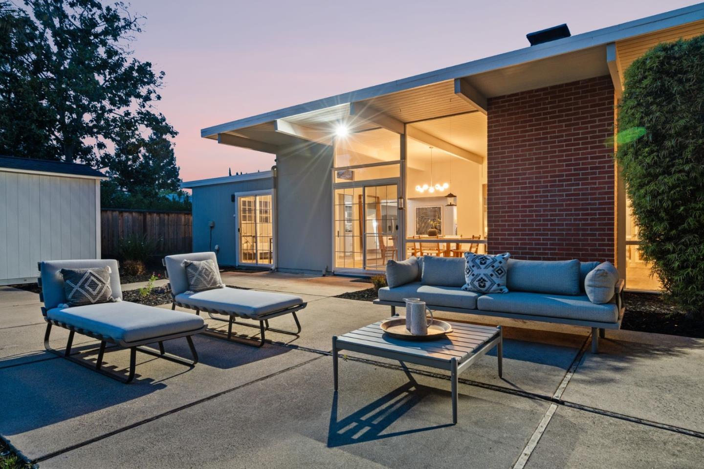 Detail Gallery Image 63 of 68 For 969 Eichler Dr, Mountain View,  CA 94040 - 3 Beds | 2/1 Baths