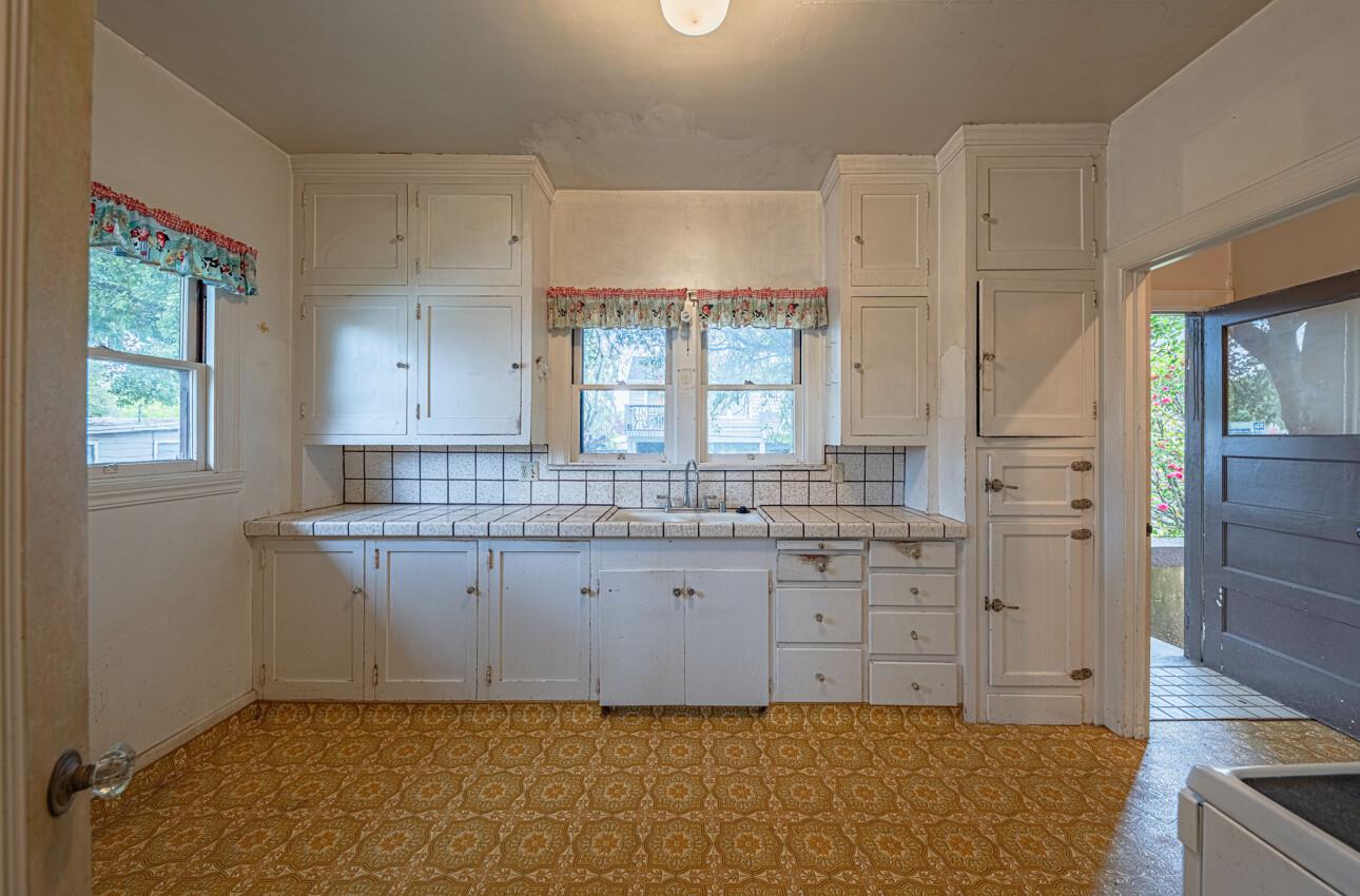 Detail Gallery Image 14 of 49 For 4705 Crystal St, Capitola,  CA 95010 - 3 Beds | 2 Baths