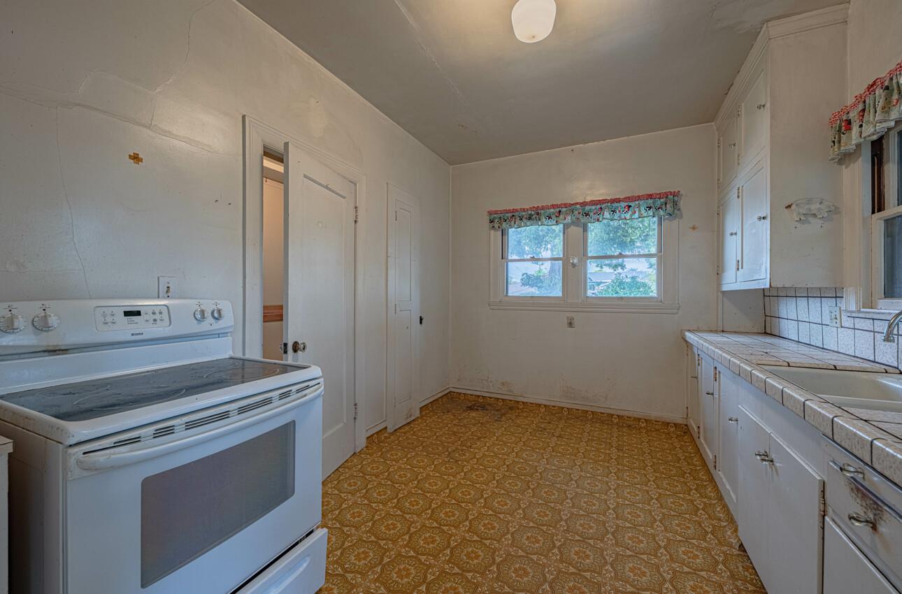Detail Gallery Image 15 of 49 For 4705 Crystal St, Capitola,  CA 95010 - 3 Beds | 2 Baths