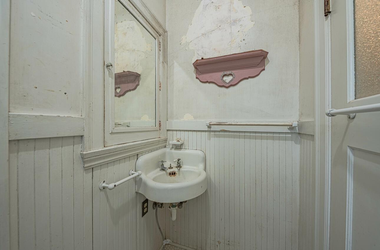 Detail Gallery Image 17 of 49 For 4705 Crystal St, Capitola,  CA 95010 - 3 Beds | 2 Baths