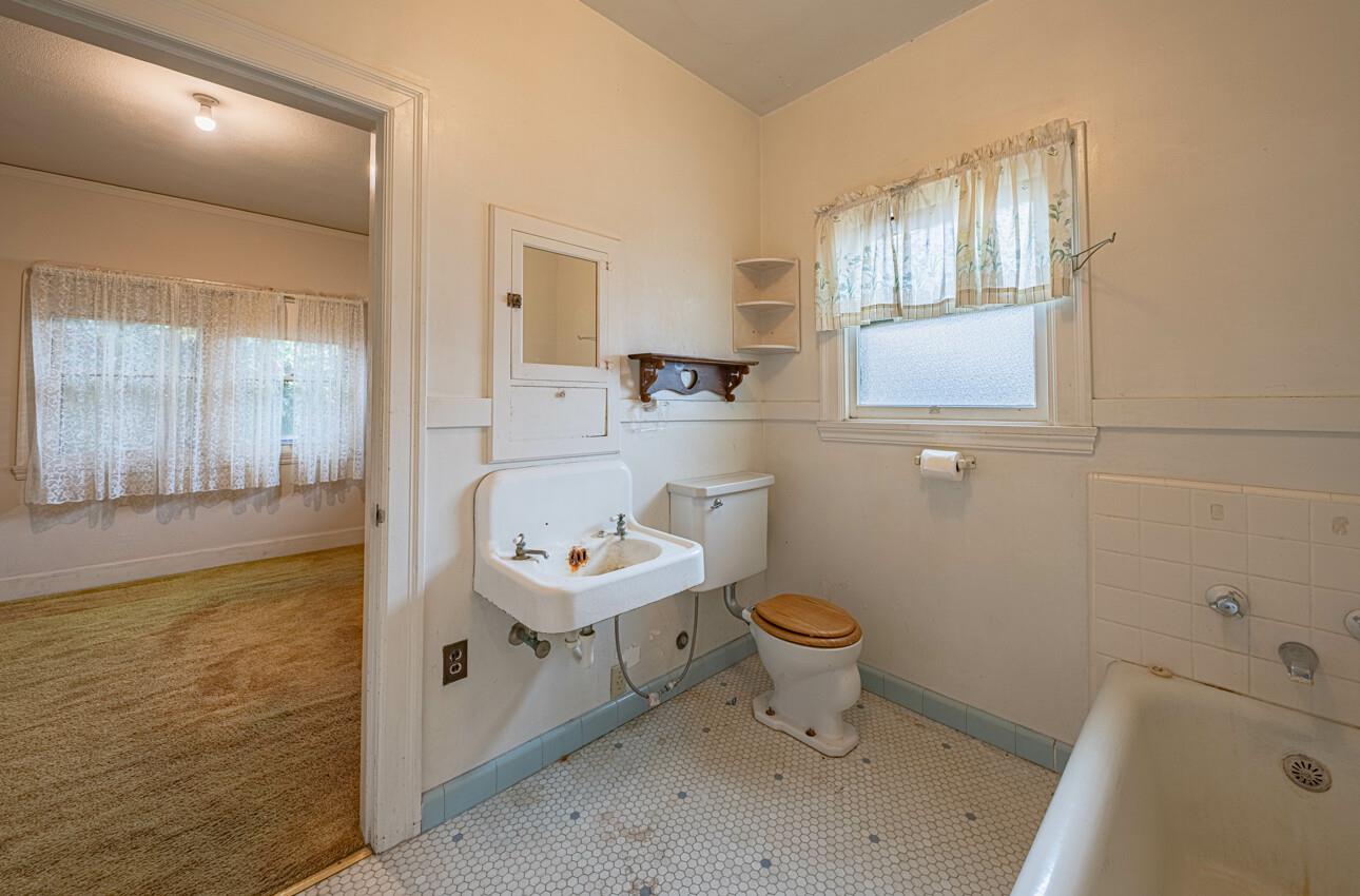 Detail Gallery Image 23 of 49 For 4705 Crystal St, Capitola,  CA 95010 - 3 Beds | 2 Baths