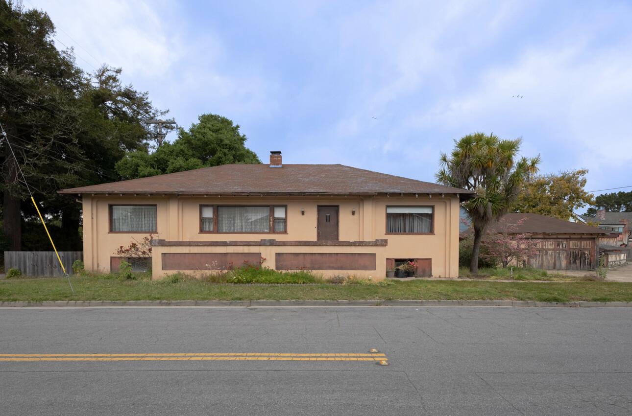 Detail Gallery Image 5 of 49 For 4705 Crystal St, Capitola,  CA 95010 - 3 Beds | 2 Baths