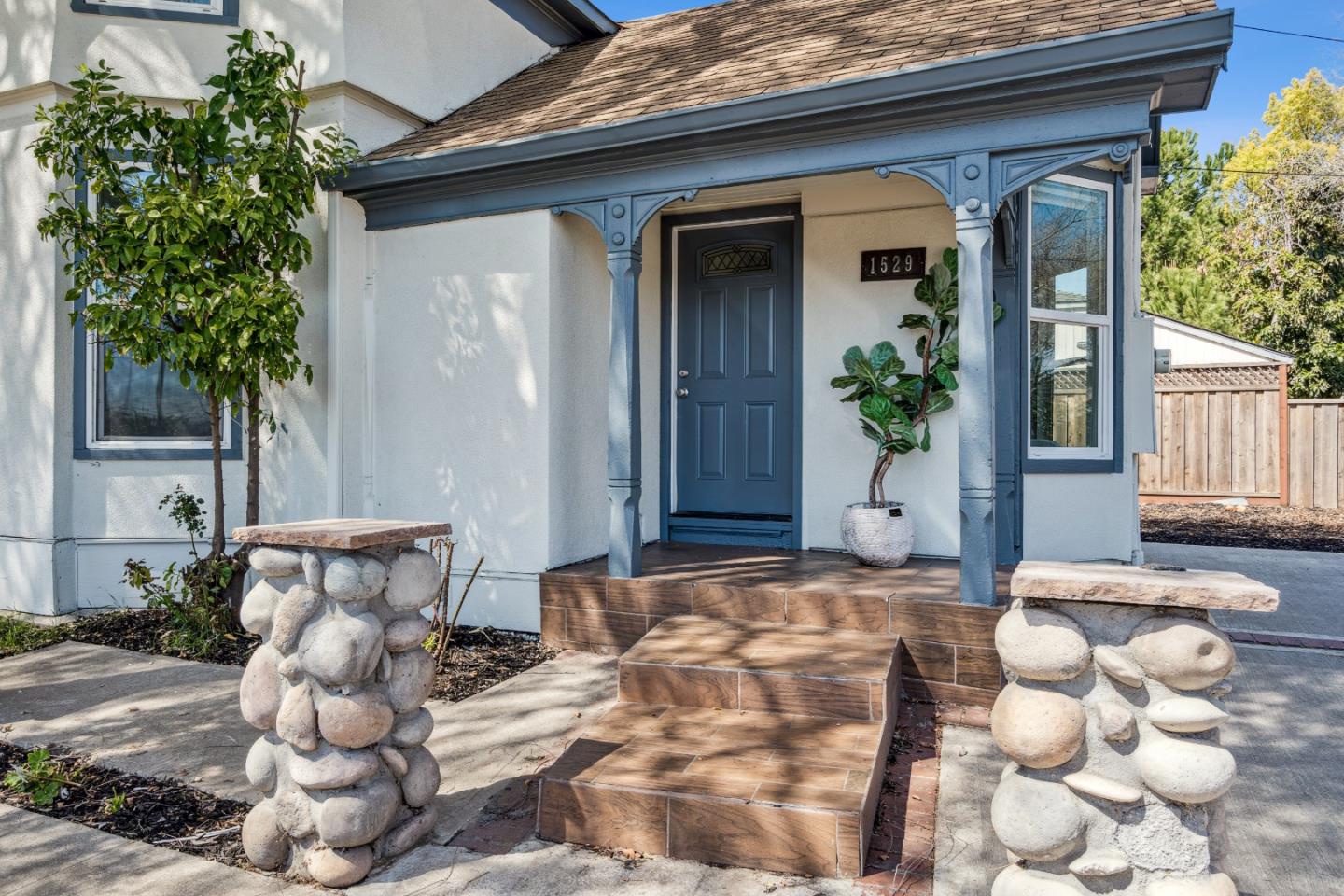 Detail Gallery Image 2 of 60 For 1529 Sanborn Ave, San Jose,  CA 95110 - 5 Beds | 3 Baths