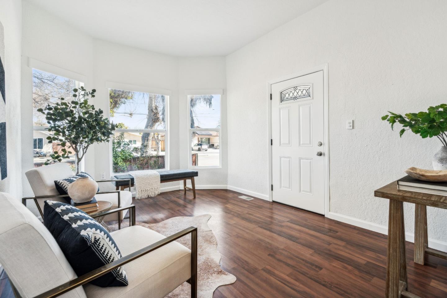 Detail Gallery Image 3 of 60 For 1529 Sanborn Ave, San Jose,  CA 95110 - 5 Beds | 3 Baths