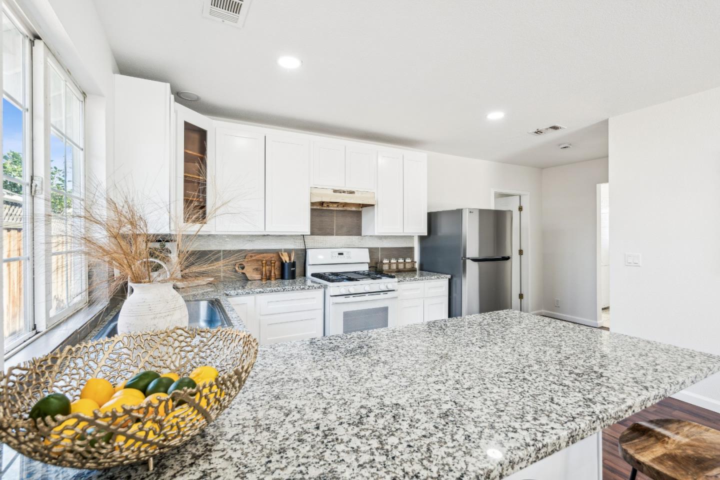 Detail Gallery Image 35 of 60 For 1529 Sanborn Ave, San Jose,  CA 95110 - 5 Beds | 3 Baths
