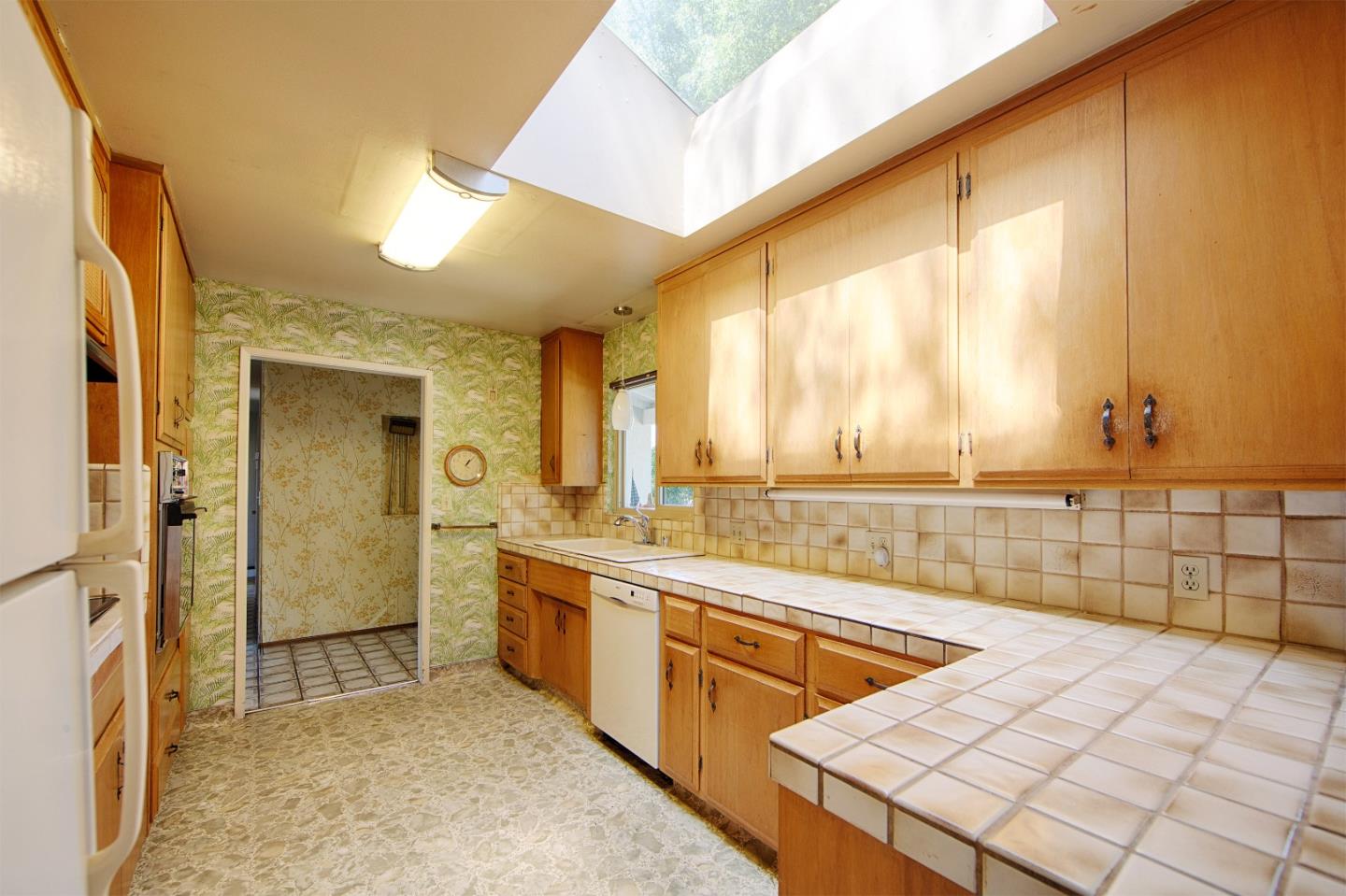 Detail Gallery Image 10 of 43 For 3810 Grove Ave, Palo Alto,  CA 94303 - 4 Beds | 2 Baths