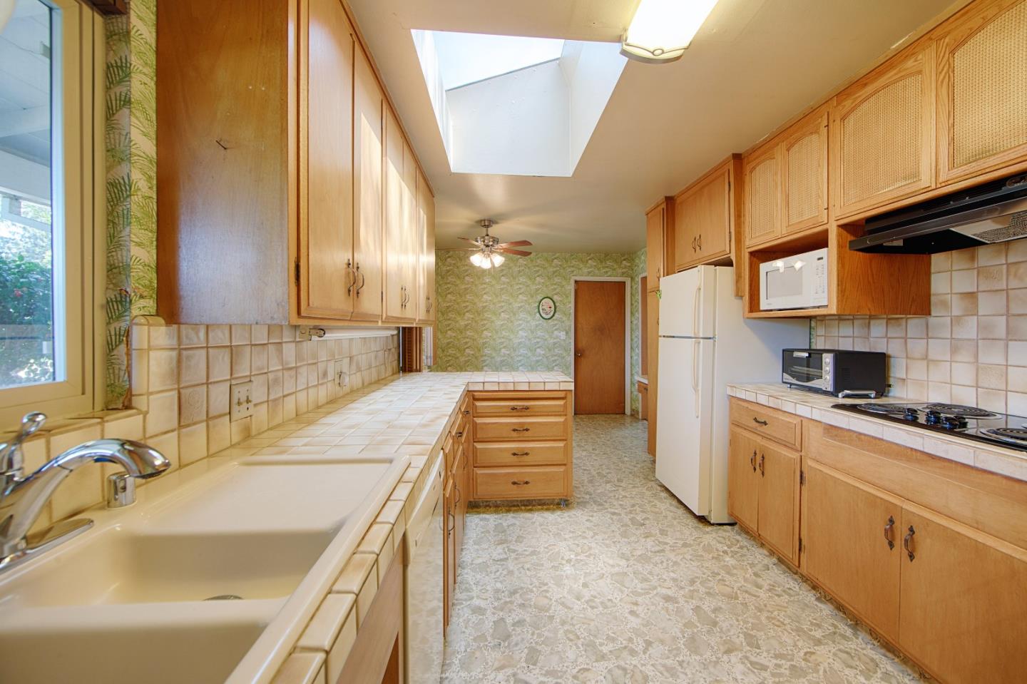 Detail Gallery Image 12 of 43 For 3810 Grove Ave, Palo Alto,  CA 94303 - 4 Beds | 2 Baths