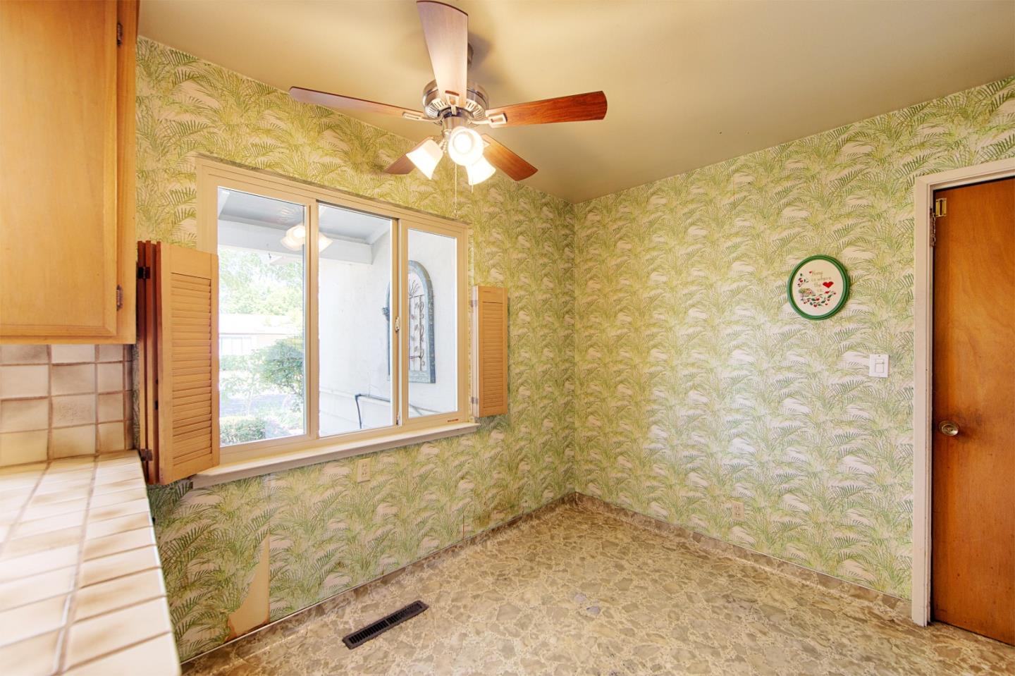 Detail Gallery Image 13 of 43 For 3810 Grove Ave, Palo Alto,  CA 94303 - 4 Beds | 2 Baths