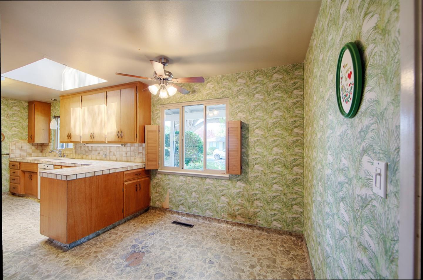Detail Gallery Image 14 of 43 For 3810 Grove Ave, Palo Alto,  CA 94303 - 4 Beds | 2 Baths
