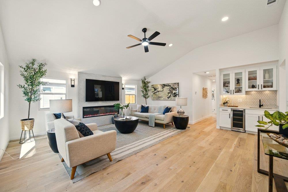 Detail Gallery Image 3 of 30 For 311 Lassenpark Cir, San Jose,  CA 95136 - 3 Beds | 2 Baths