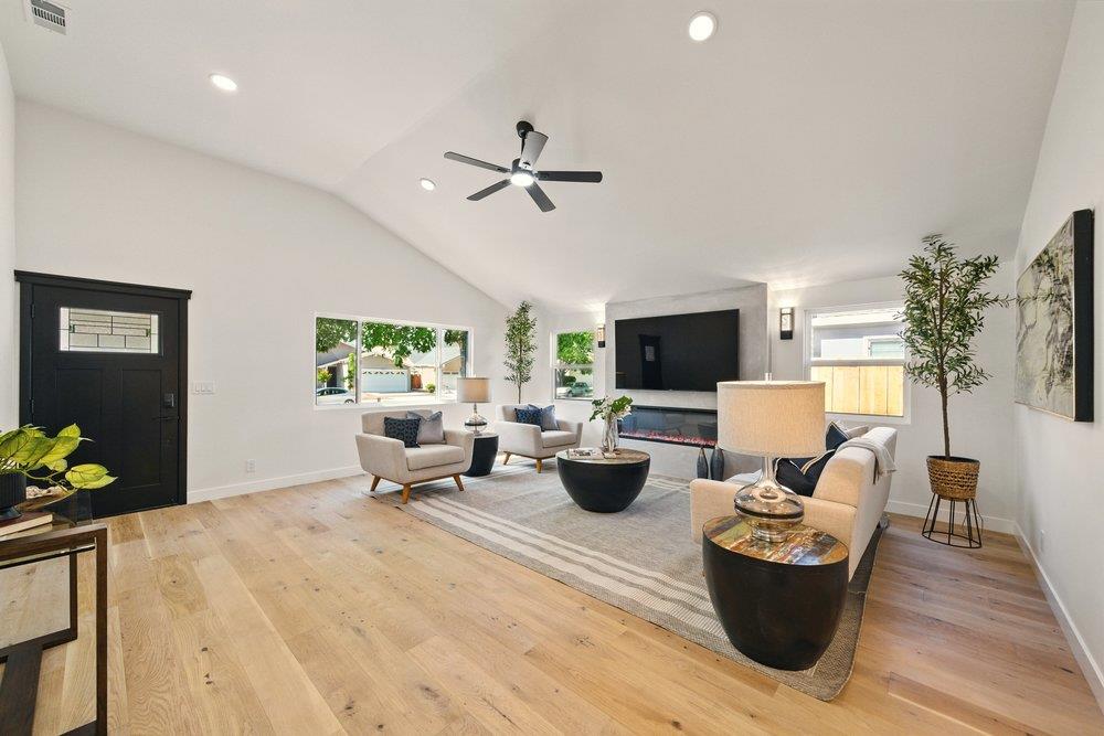 Detail Gallery Image 5 of 30 For 311 Lassenpark Cir, San Jose,  CA 95136 - 3 Beds | 2 Baths