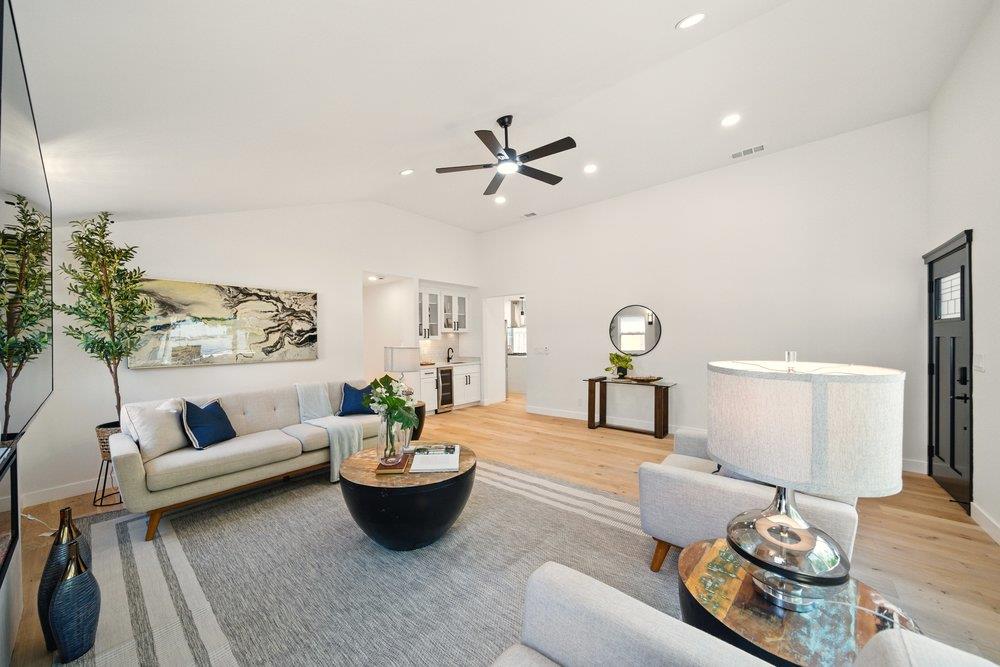 Detail Gallery Image 7 of 30 For 311 Lassenpark Cir, San Jose,  CA 95136 - 3 Beds | 2 Baths