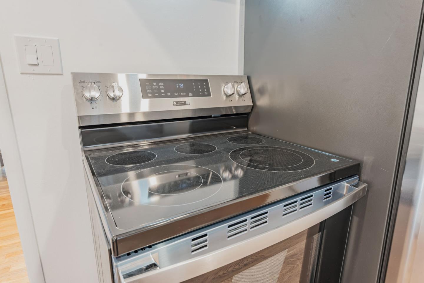 Detail Gallery Image 11 of 45 For 811 Orange Ave, Sunnyvale,  CA 94087 - 3 Beds | 2 Baths