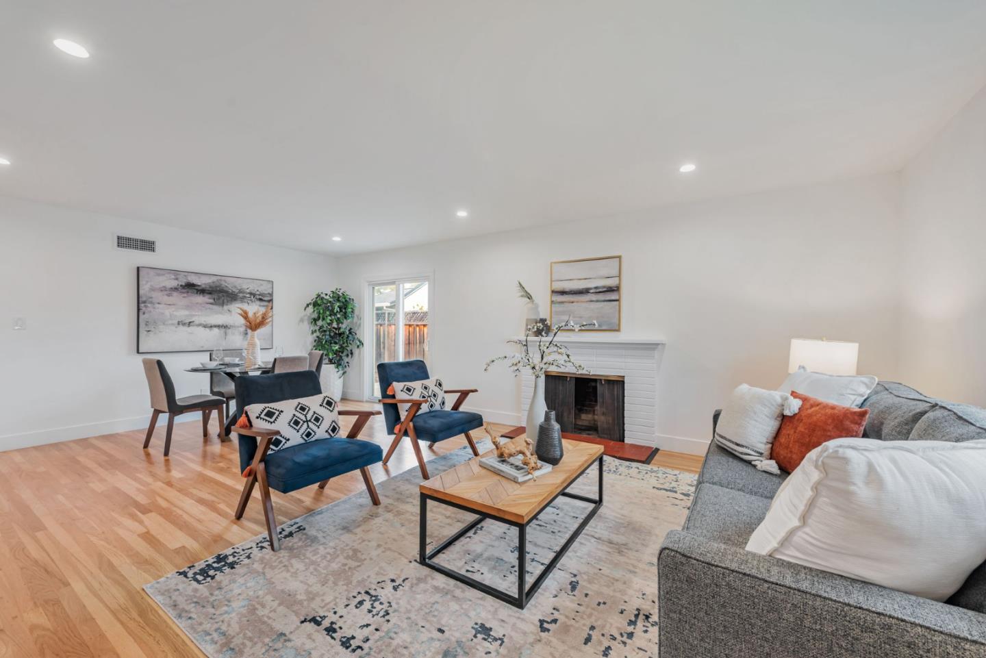 Detail Gallery Image 12 of 45 For 811 Orange Ave, Sunnyvale,  CA 94087 - 3 Beds | 2 Baths