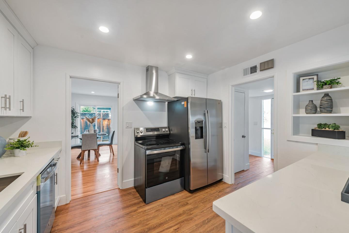 Detail Gallery Image 5 of 45 For 811 Orange Ave, Sunnyvale,  CA 94087 - 3 Beds | 2 Baths