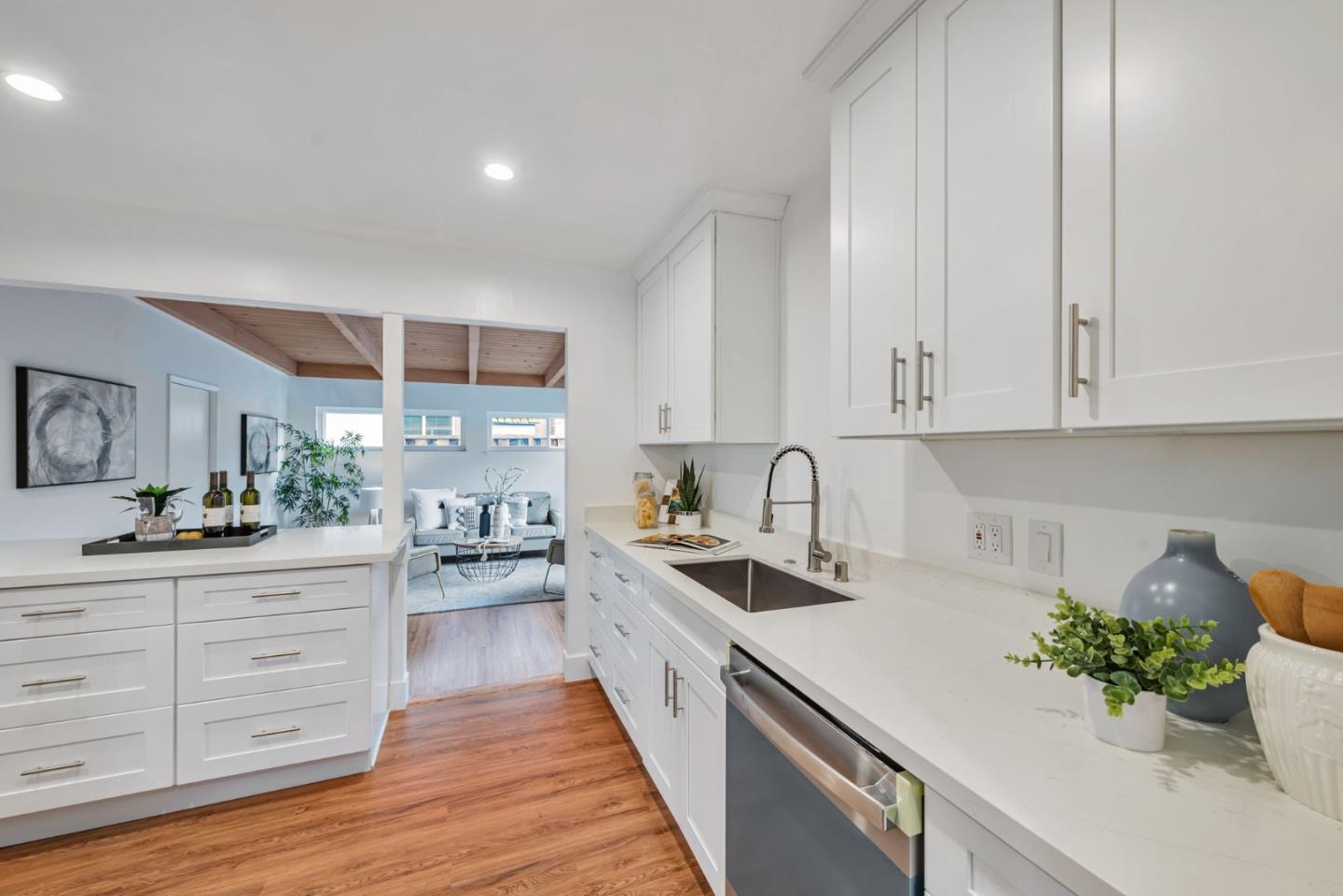 Detail Gallery Image 6 of 45 For 811 Orange Ave, Sunnyvale,  CA 94087 - 3 Beds | 2 Baths