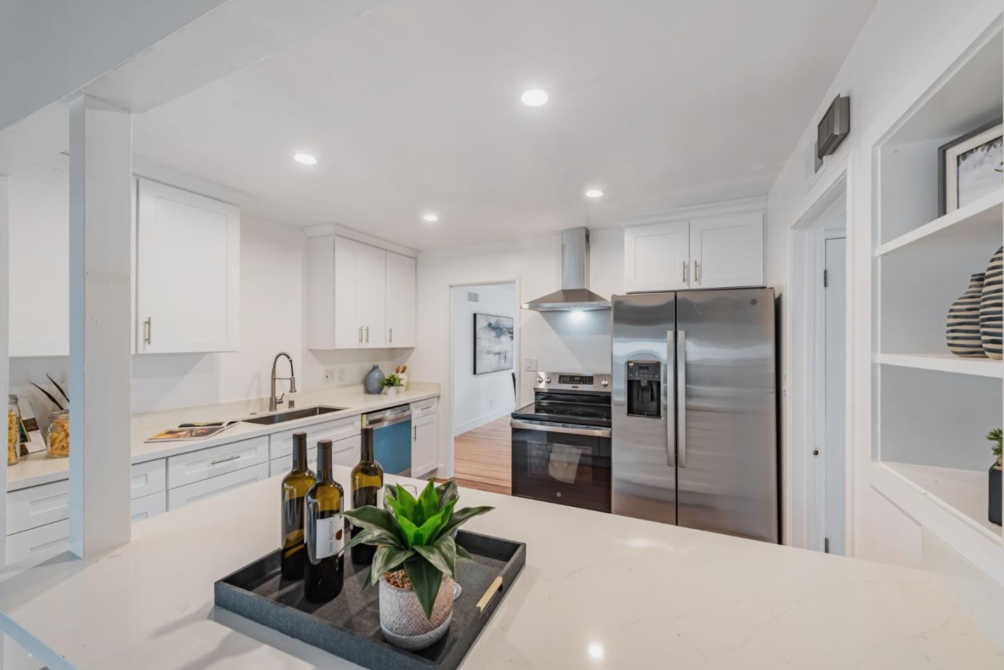 Detail Gallery Image 7 of 45 For 811 Orange Ave, Sunnyvale,  CA 94087 - 3 Beds | 2 Baths
