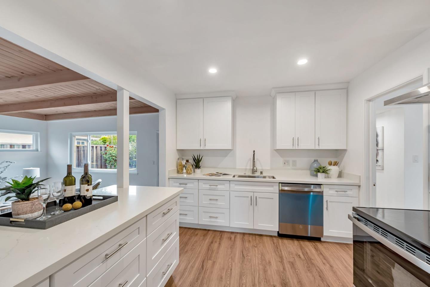 Detail Gallery Image 9 of 45 For 811 Orange Ave, Sunnyvale,  CA 94087 - 3 Beds | 2 Baths