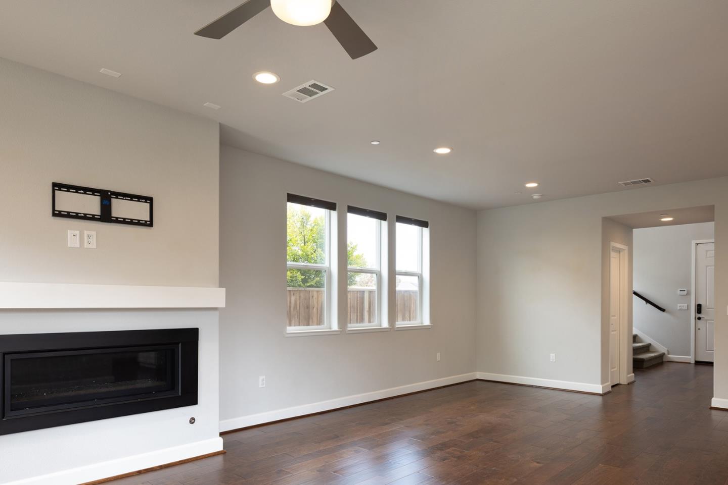 Detail Gallery Image 11 of 29 For 2727 Sea Glass Ave, Marina,  CA 93933 - 3 Beds | 2/1 Baths