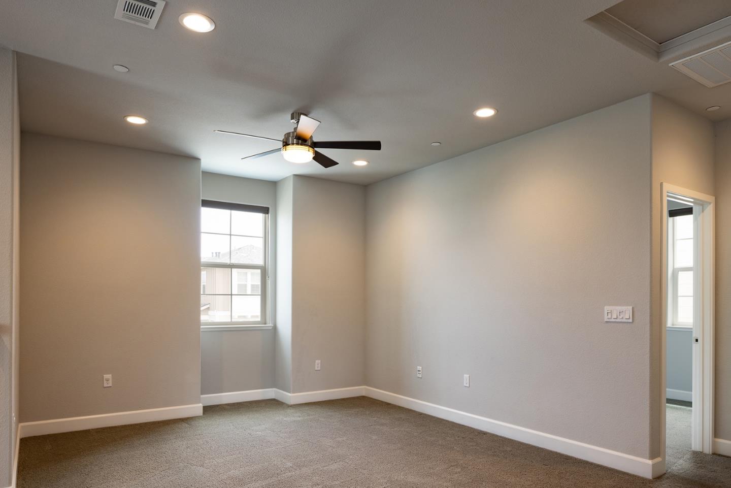 Detail Gallery Image 13 of 29 For 2727 Sea Glass Ave, Marina,  CA 93933 - 3 Beds | 2/1 Baths