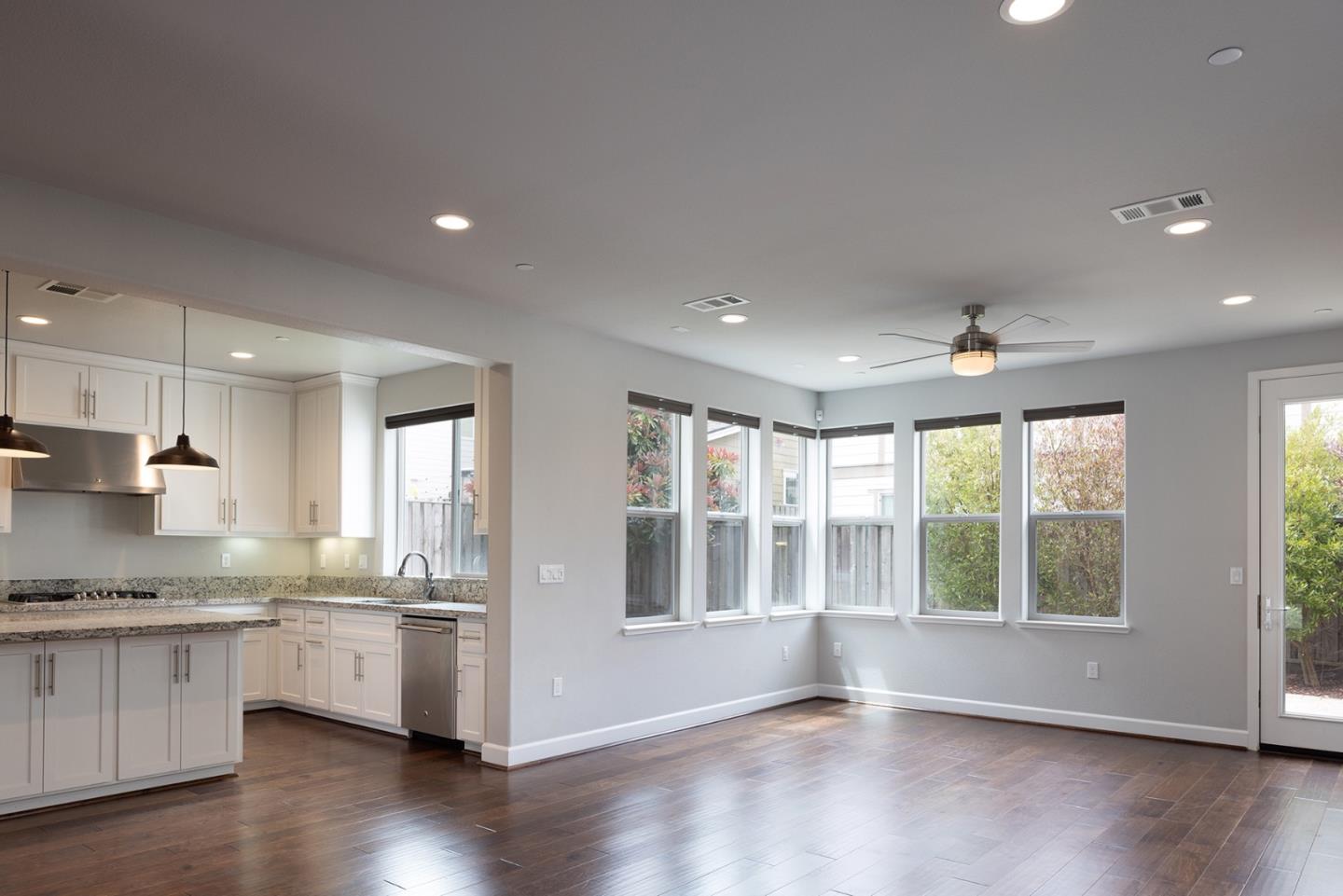 Detail Gallery Image 3 of 29 For 2727 Sea Glass Ave, Marina,  CA 93933 - 3 Beds | 2/1 Baths