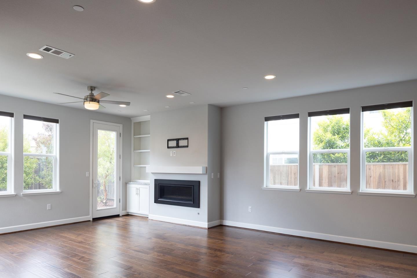 Detail Gallery Image 5 of 29 For 2727 Sea Glass Ave, Marina,  CA 93933 - 3 Beds | 2/1 Baths