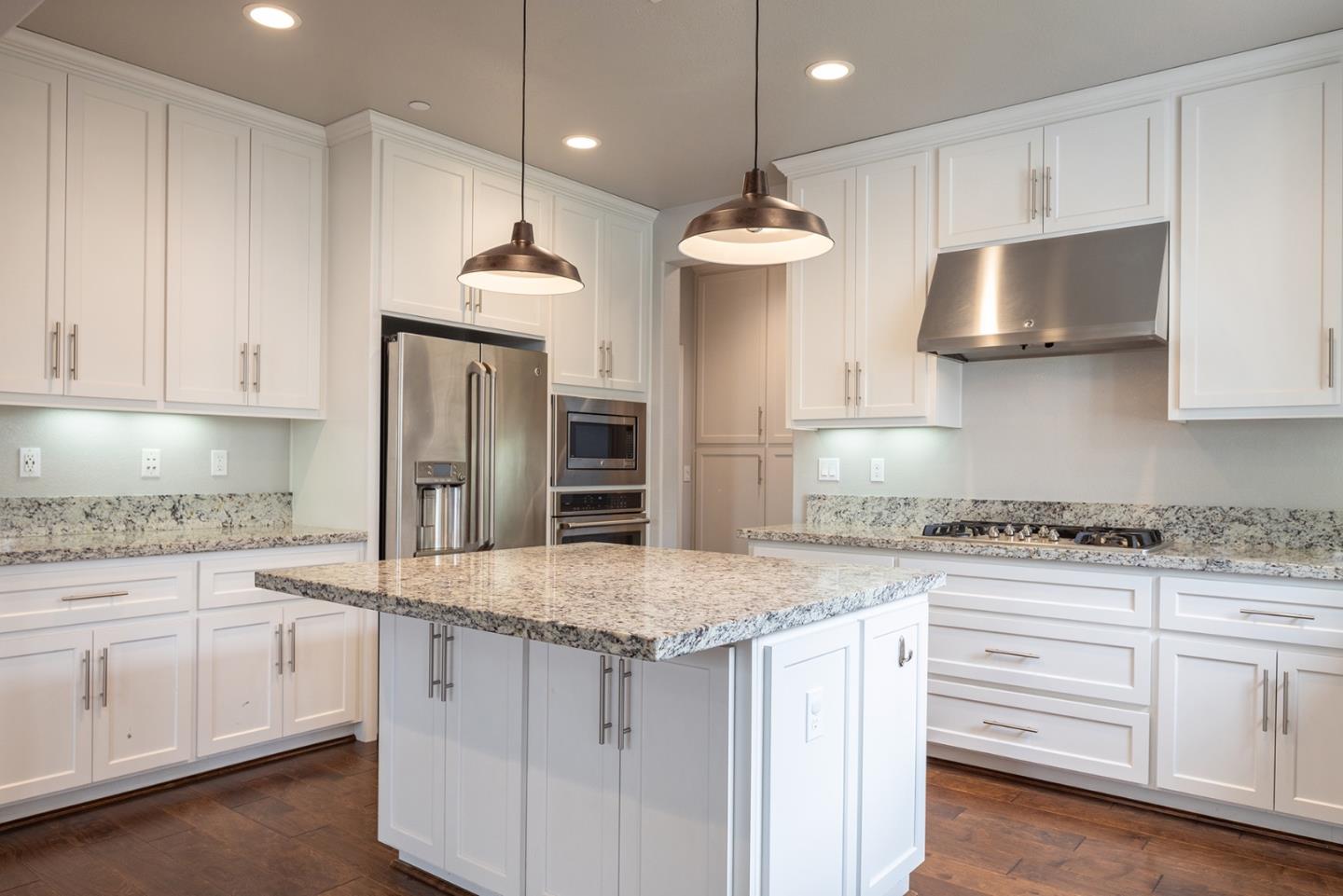 Detail Gallery Image 6 of 29 For 2727 Sea Glass Ave, Marina,  CA 93933 - 3 Beds | 2/1 Baths
