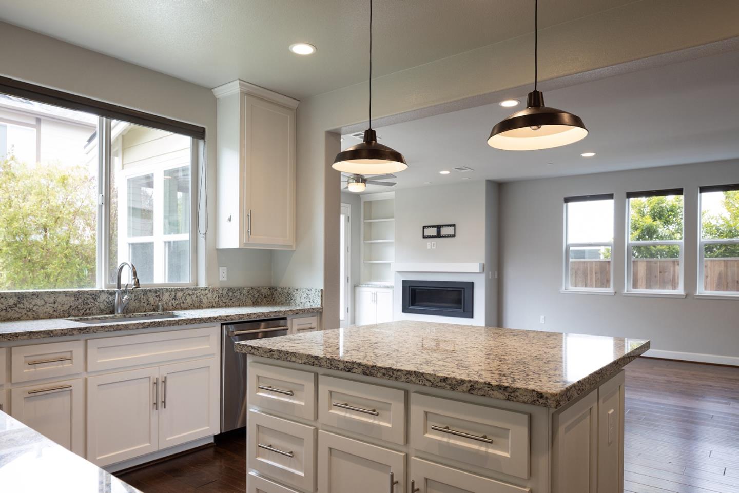 Detail Gallery Image 8 of 29 For 2727 Sea Glass Ave, Marina,  CA 93933 - 3 Beds | 2/1 Baths