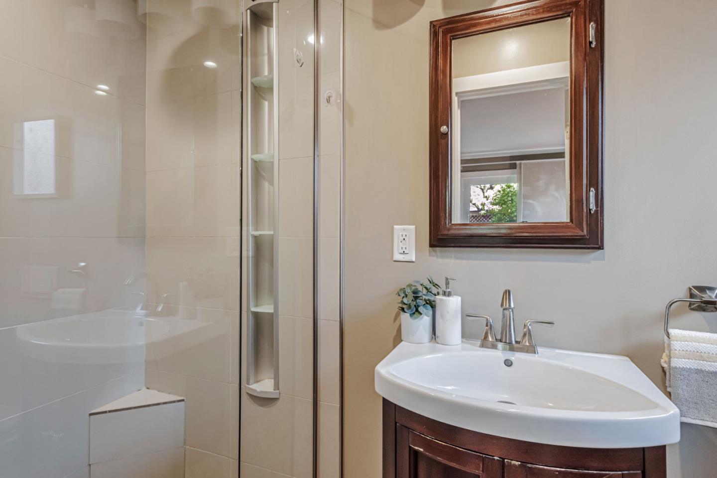 Detail Gallery Image 24 of 35 For 1632 Notre Dame Dr, Mountain View,  CA 94040 - 4 Beds | 3 Baths