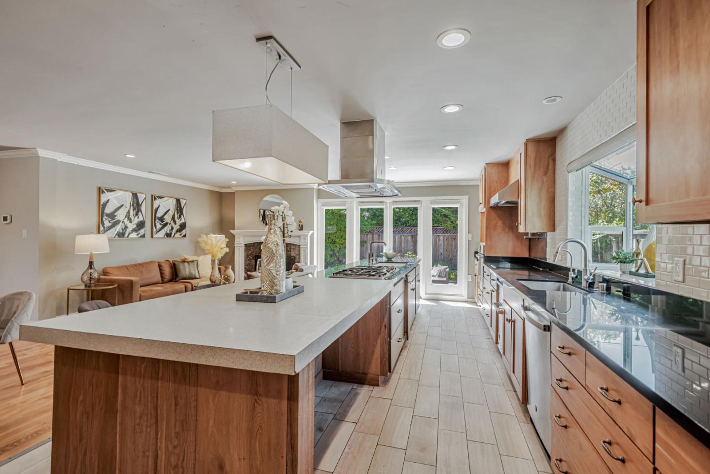 Detail Gallery Image 6 of 35 For 1632 Notre Dame Dr, Mountain View,  CA 94040 - 4 Beds | 3 Baths