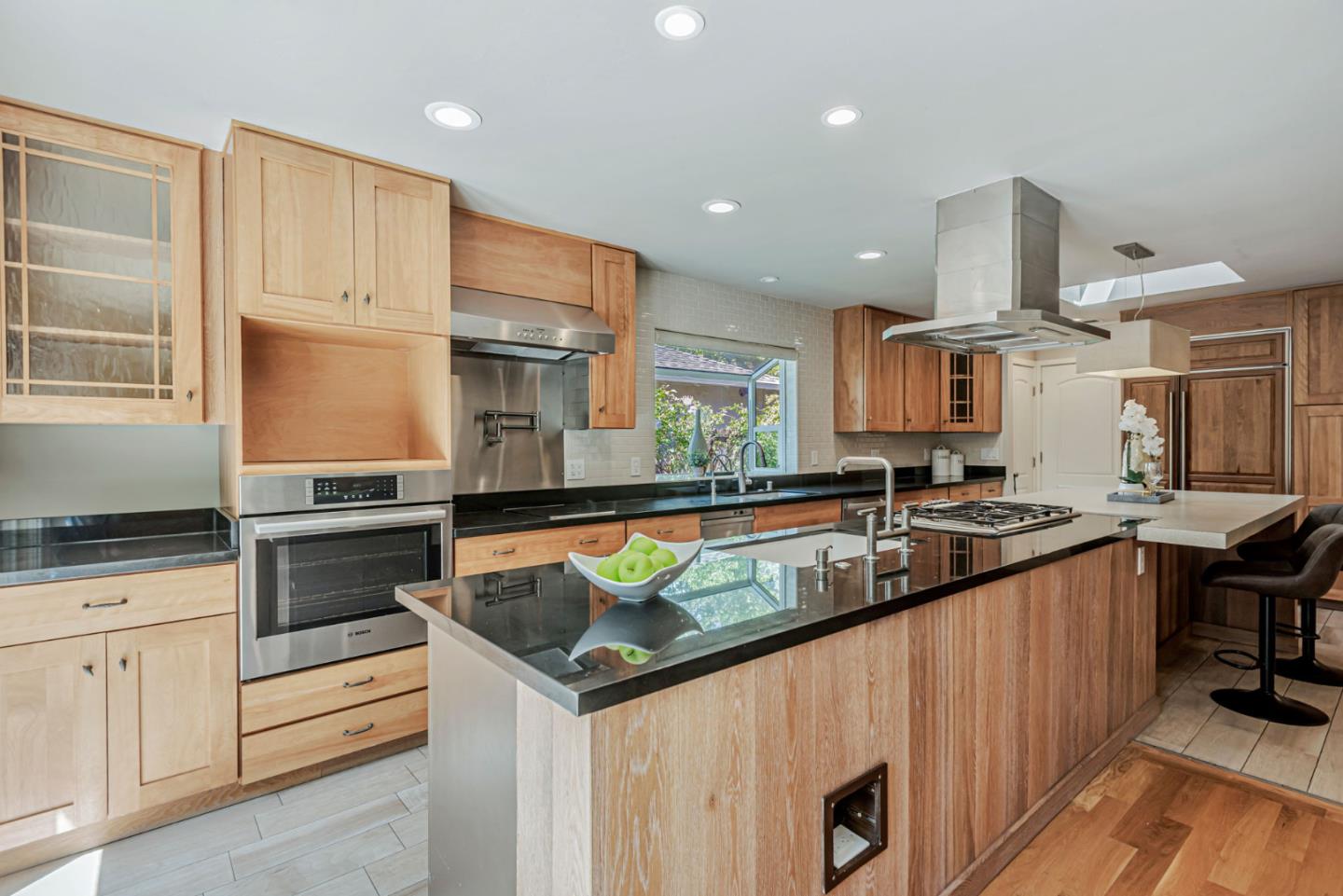 Detail Gallery Image 8 of 35 For 1632 Notre Dame Dr, Mountain View,  CA 94040 - 4 Beds | 3 Baths