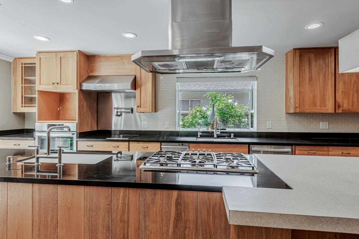 Detail Gallery Image 9 of 35 For 1632 Notre Dame Dr, Mountain View,  CA 94040 - 4 Beds | 3 Baths