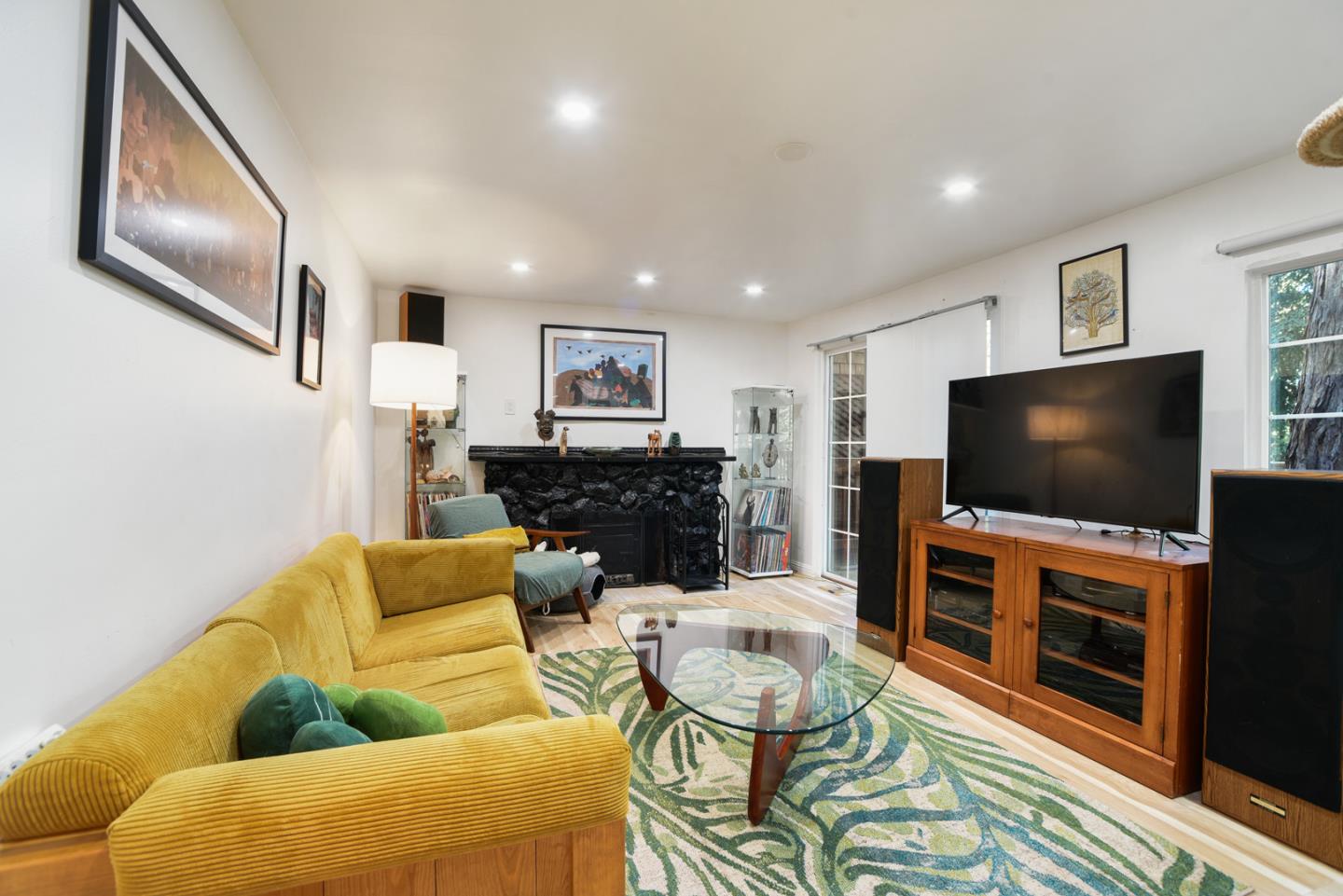 Detail Gallery Image 2 of 15 For 17550 Comanche Trl, Los Gatos,  CA 95033 - 2 Beds | 1 Baths