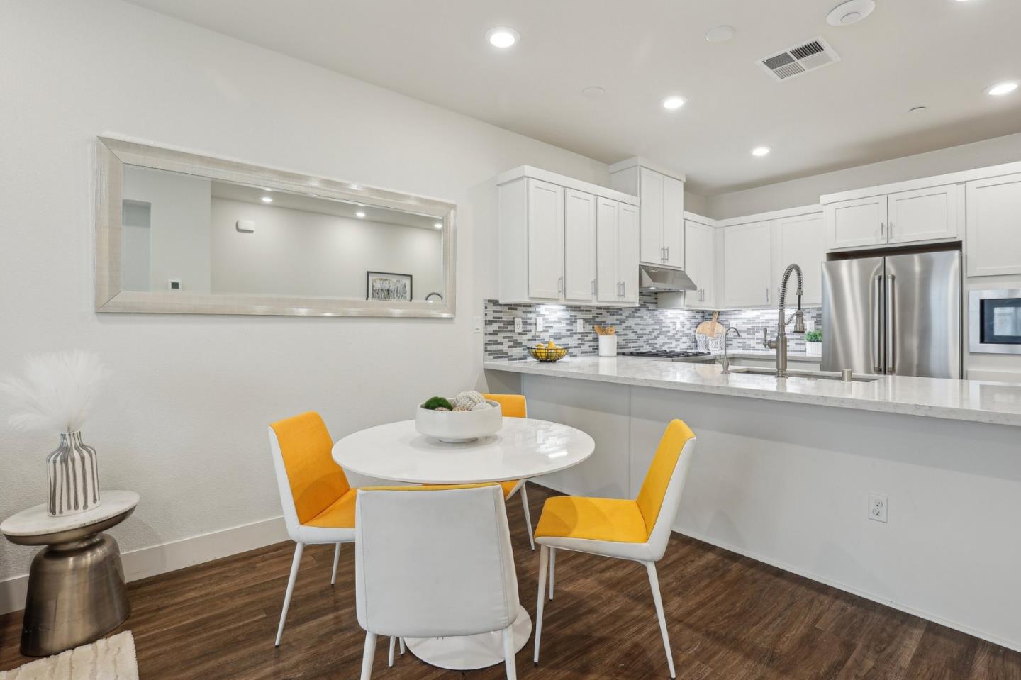 Detail Gallery Image 12 of 34 For 1400 Civic Center Dr #3,  Santa Clara,  CA 95050 - 3 Beds | 3/1 Baths