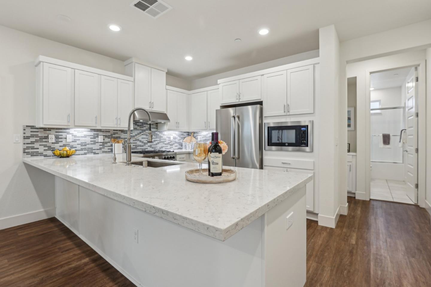 Detail Gallery Image 13 of 34 For 1400 Civic Center Dr #3,  Santa Clara,  CA 95050 - 3 Beds | 3/1 Baths
