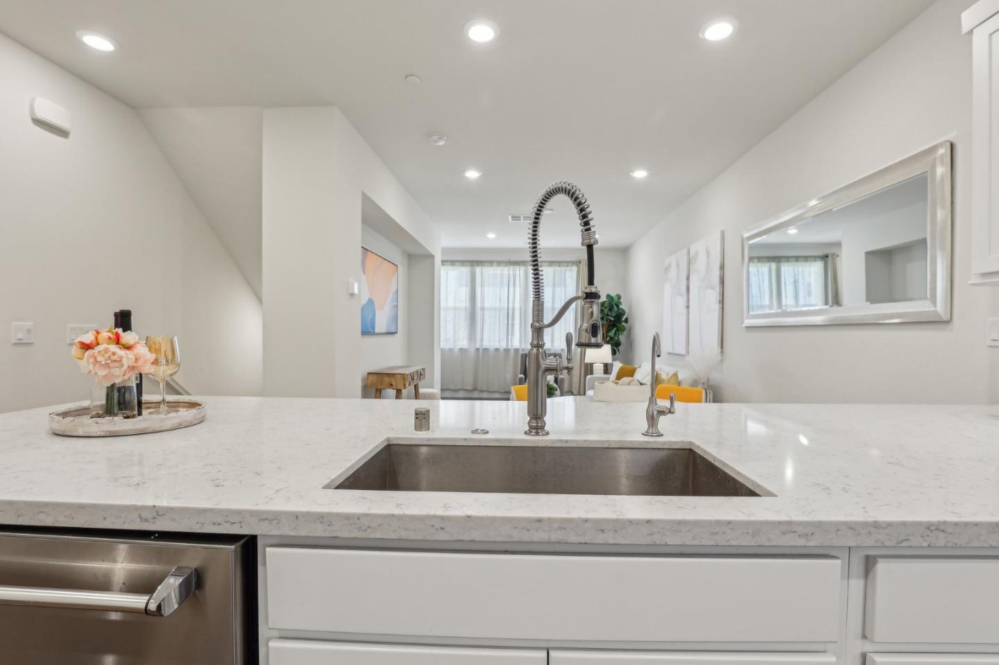 Detail Gallery Image 16 of 34 For 1400 Civic Center Dr #3,  Santa Clara,  CA 95050 - 3 Beds | 3/1 Baths