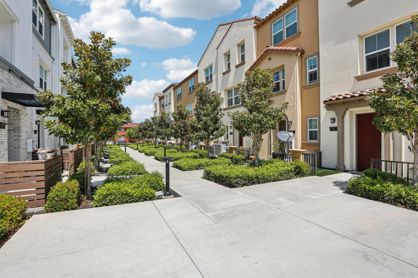 Detail Gallery Image 2 of 34 For 1400 Civic Center Dr #3,  Santa Clara,  CA 95050 - 3 Beds | 3/1 Baths