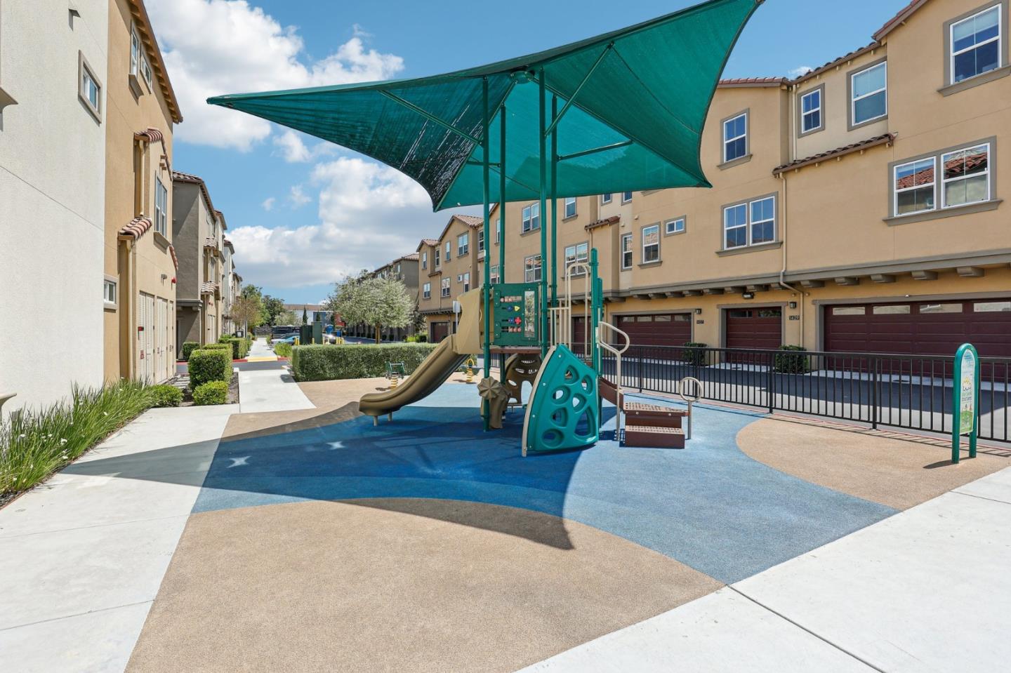 Detail Gallery Image 33 of 34 For 1400 Civic Center Dr #3,  Santa Clara,  CA 95050 - 3 Beds | 3/1 Baths