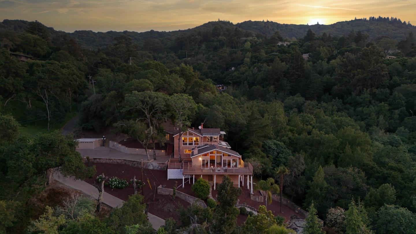 Detail Gallery Image 3 of 48 For 18800 Withey Rd, Monte Sereno,  CA 95030 - 4 Beds | 2/1 Baths