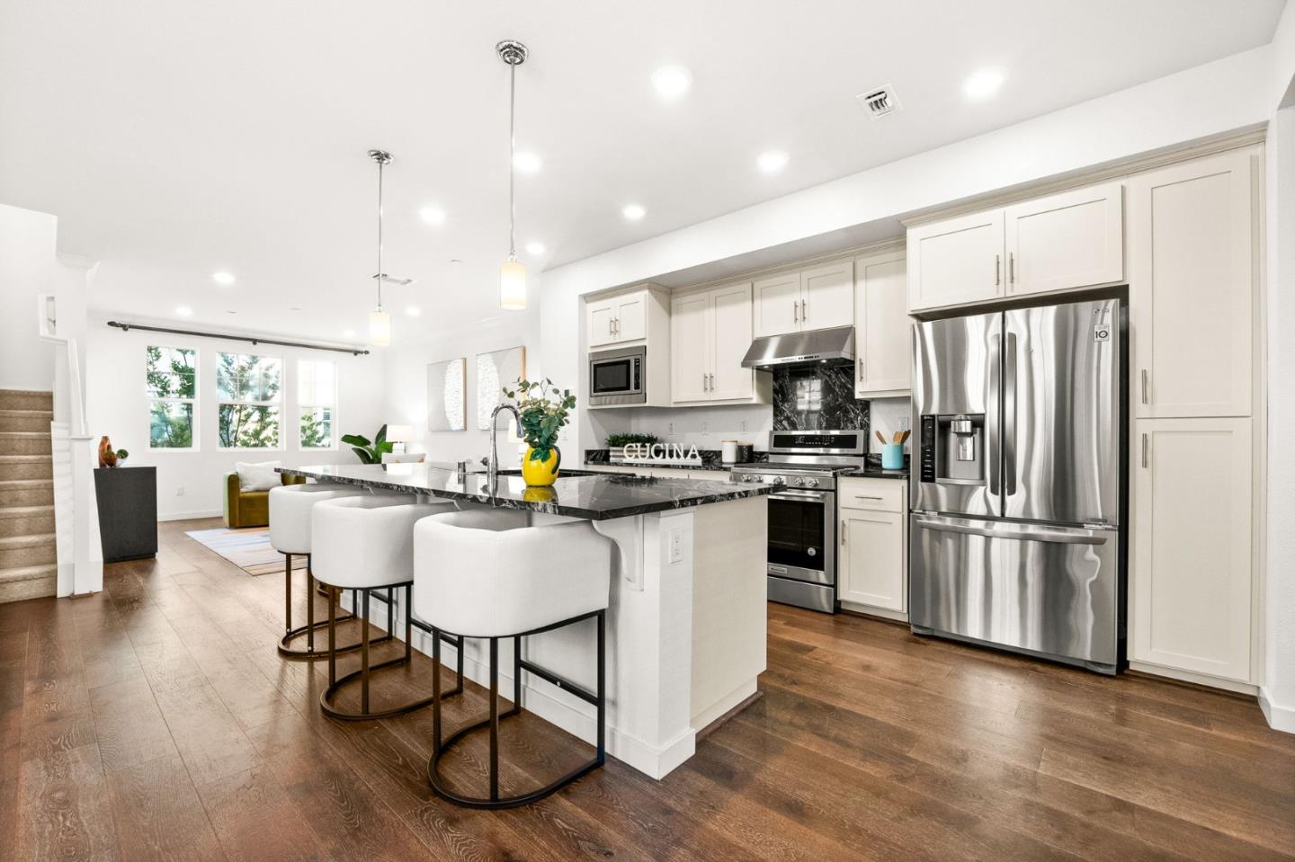 Detail Gallery Image 6 of 20 For 111 Orbit Way, Mountain View,  CA 94043 - 4 Beds | 3/1 Baths