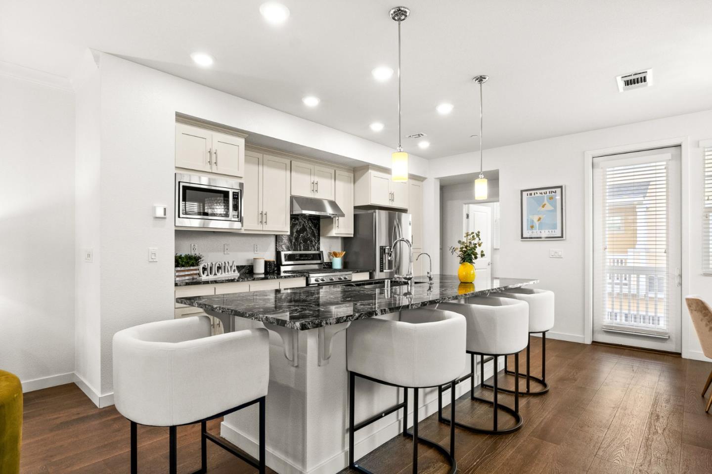 Detail Gallery Image 7 of 20 For 111 Orbit Way, Mountain View,  CA 94043 - 4 Beds | 3/1 Baths